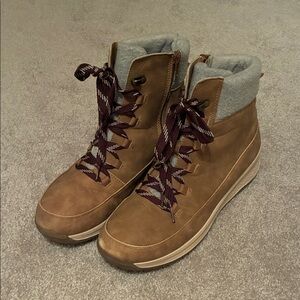 Maurice’s winter boots
